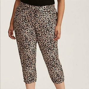 NWT - Torrid 0/12 - Challis Cheetah Tapered Crop Pants